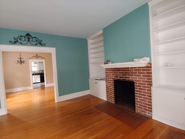 Foto del edificio - Charming 3/4 bedroom home in desired Carlisle neighborhood