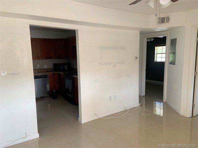 Foto del edificio - 8690 SW 10th St