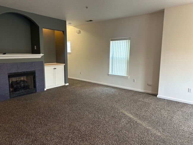 Foto del edificio - **$1000 OFF FIRST FULL MONTH'S RENT**This ...