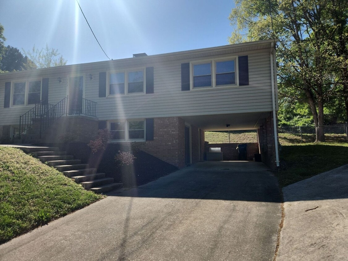 Primary Photo - 123 Grandin Ct