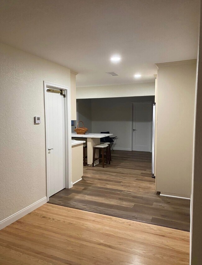 Foto del edificio - 6443 Cleo St