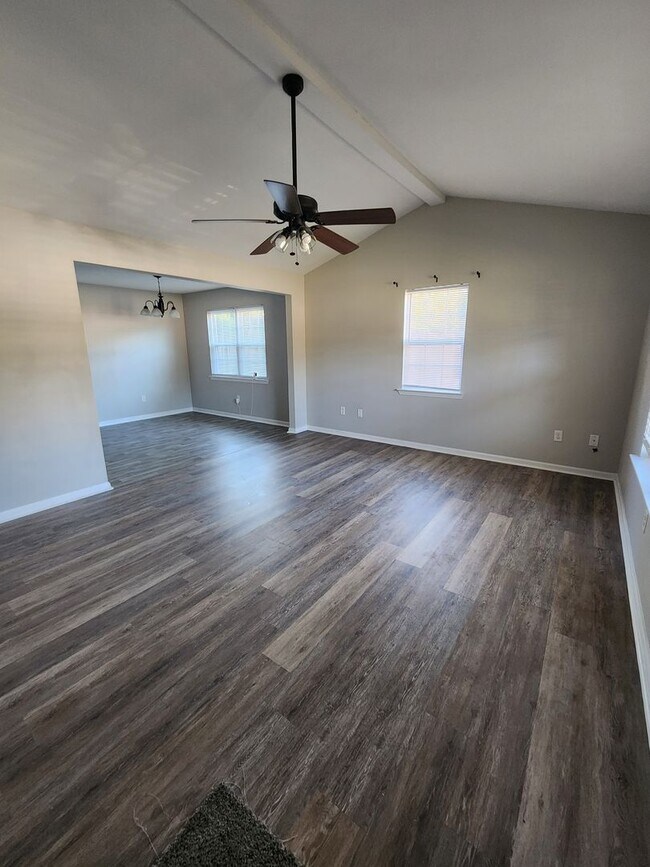 Foto del edificio - 1073 Cassidy Ln