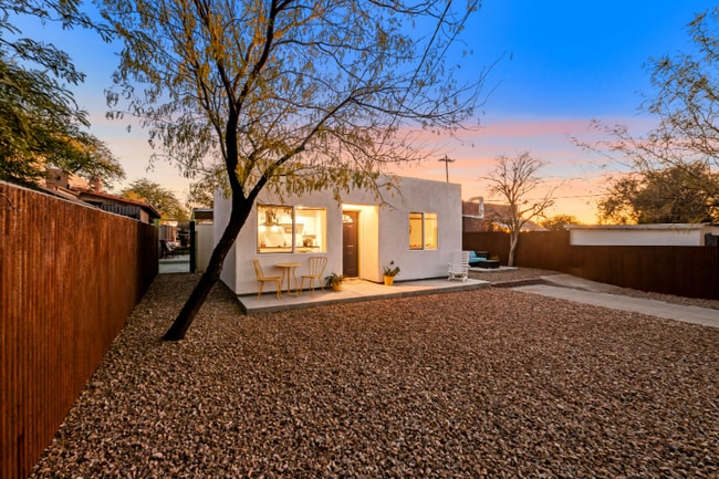 Photo - 1905 E 9th St House