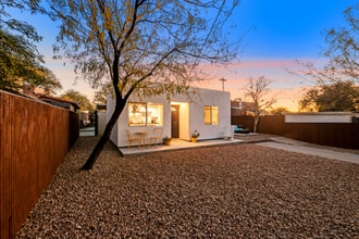 Building Photo - 1905 E 9th St