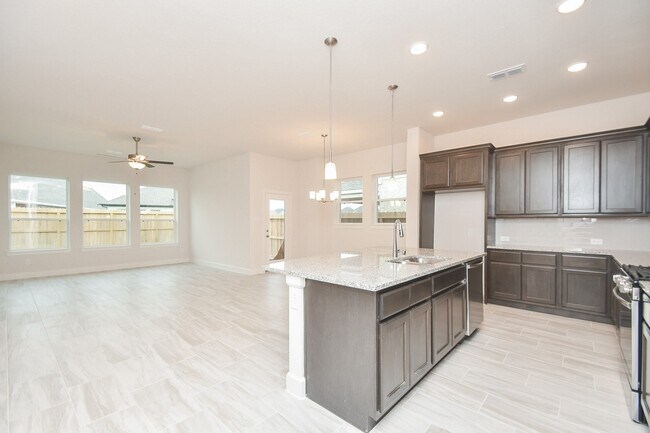 Building Photo - 146 Amaranth Wy