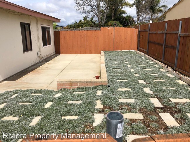 Building Photo - 4805-4807 Hidalgo Ave