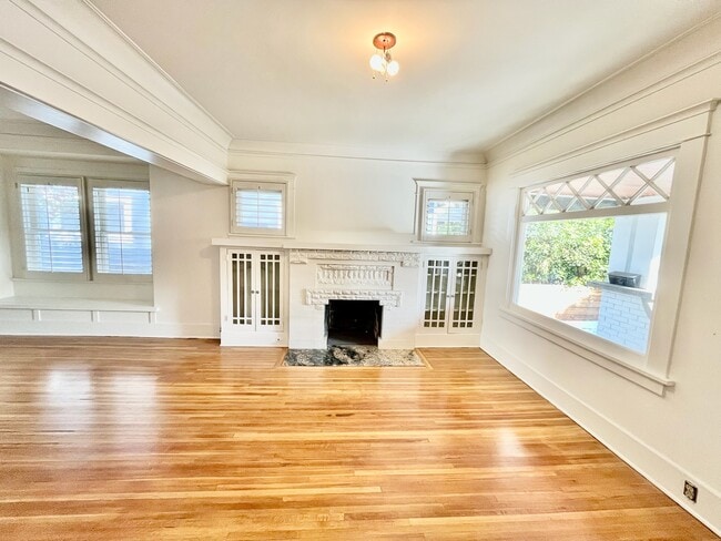 Foto del edificio - 7725 Norton Ave