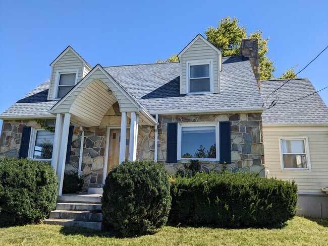 Building Photo - 8363 Winchester Rd