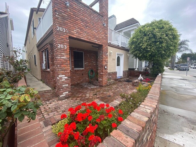 Building Photo - 203 E Bay Ave