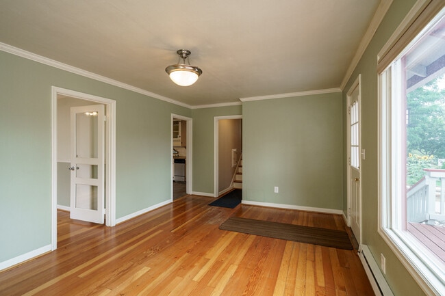 Building Photo - 2 Bedroom with Bonus Room and Office on La...