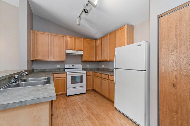 Building Photo - 219 Silverstone Dr