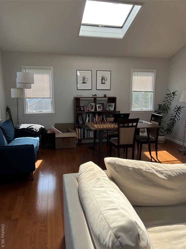 Foto del edificio - 31 B Marwood Rd N