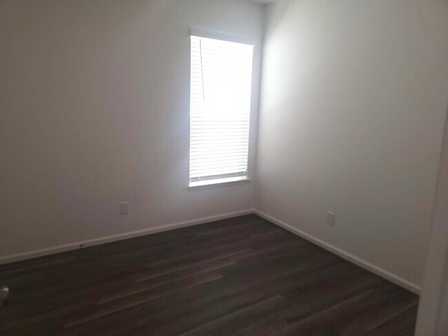 Foto del edificio - 923 Tillman Ln