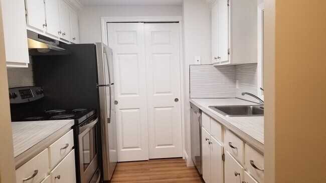 Foto del edificio - 36 Greentree Ln