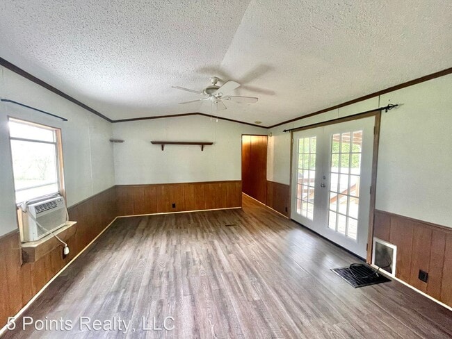 Building Photo - 2 br, 1 bath House - 3443 25 W