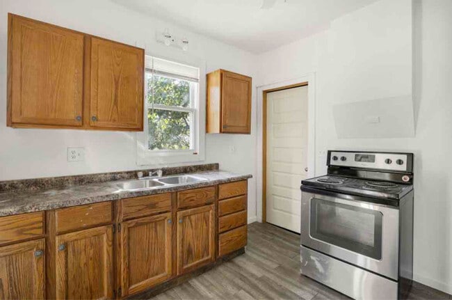 Building Photo - 705 Forsythe St