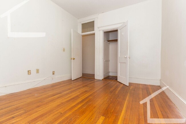 Building Photo - Great Value - 3-bed, 1-bath Near the T in Allston