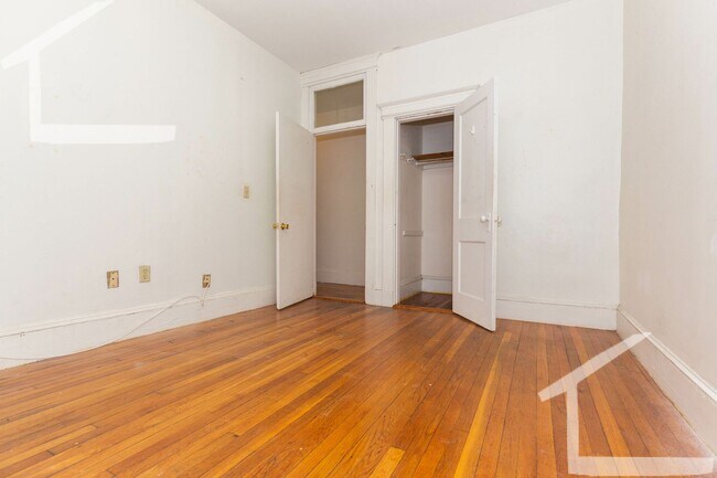 Foto del edificio - Great Value - 3-bed, 1-bath Near the T in Allston