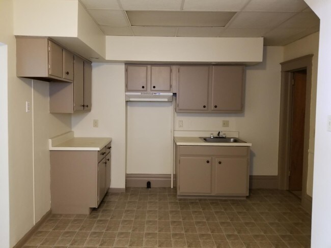 Building Photo - 23 E Ridge St