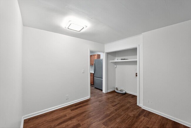 Building Photo - 2516 Peachwood Cir NE