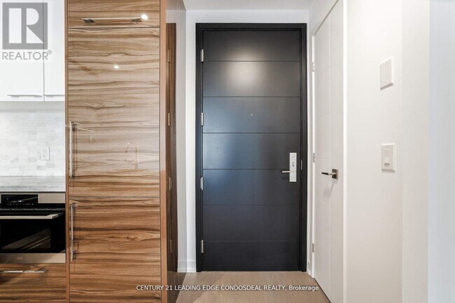 Building Photo - 488 University Ave