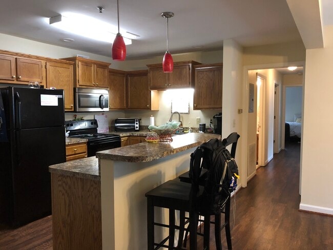 Large Open Kitchen with island - 250 Lexington Ave