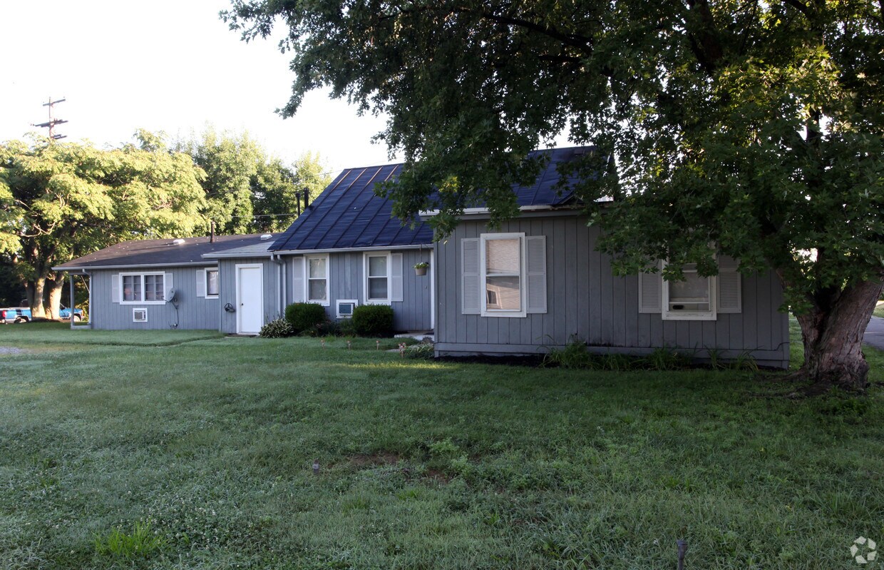 Building Photo - 251 Highland Ave