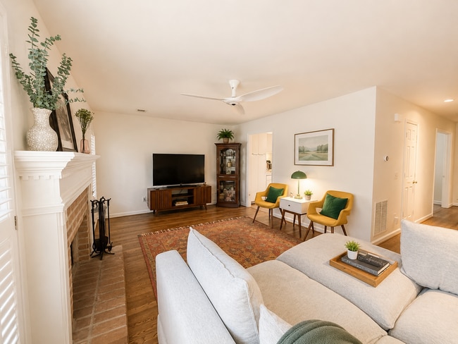 Building Photo - "Charming 2-Bed Oasis with Hardwood Floors & Finished Basement in the Heart of Highland Park"