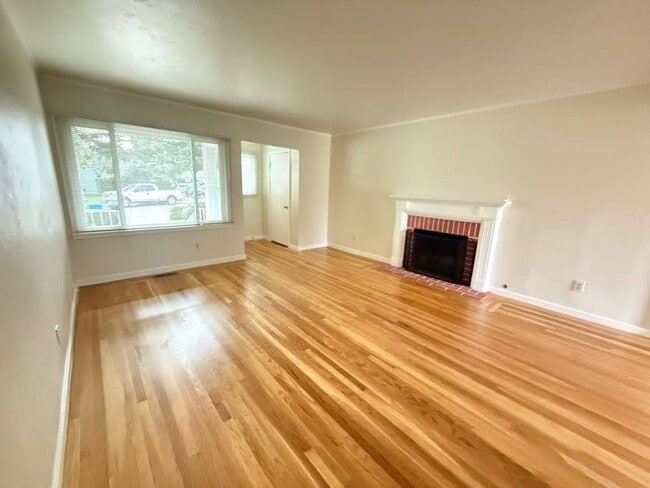 Foto del edificio - Charming 2-Bedroom Home Large Rumpus Room,...