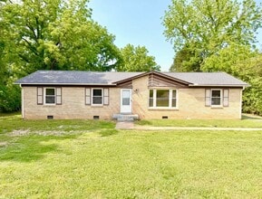 Building Photo - 221 Mills Dr