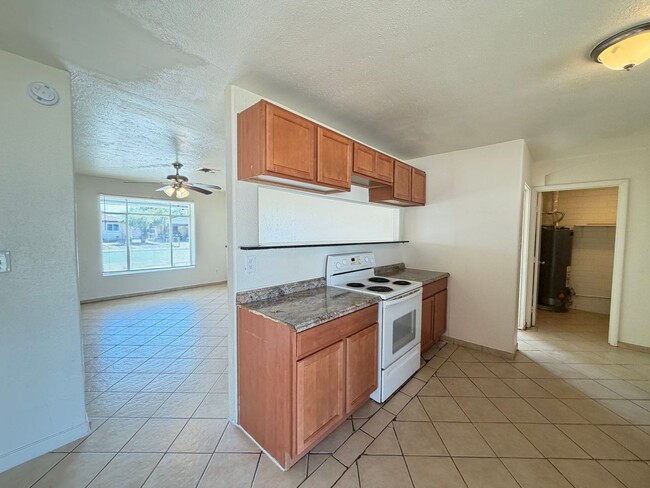 Foto del edificio - 3 Bedroom Gem with large bonus room and RV gate! No HOA