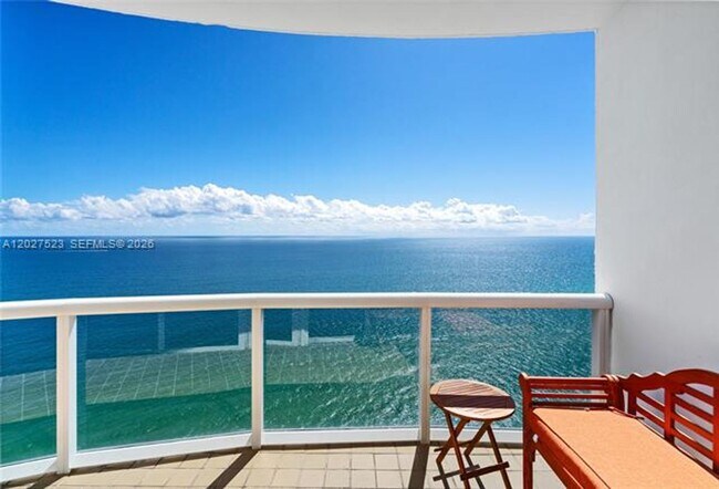 Foto del edificio - 18201 Collins Ave