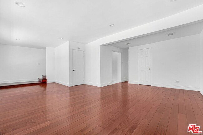 Foto del edificio - 7139 Hawthorn Ave