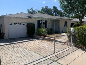 Building Photo - 489 El Monte Rd