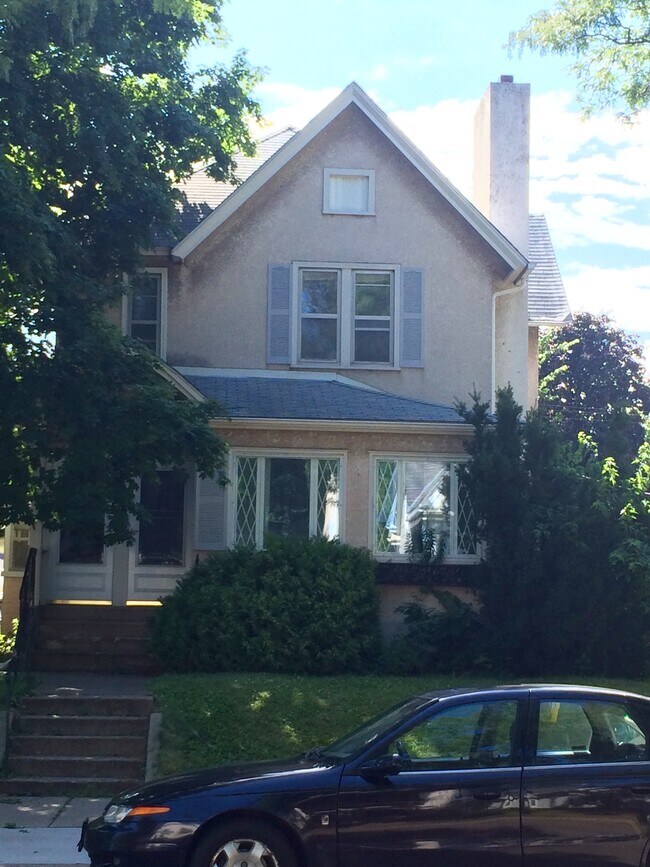 Dúplex superior de 3 dormitorios - 1320 Jefferson St NE