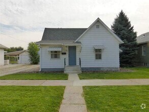 Building Photo - 716 18th Ave S