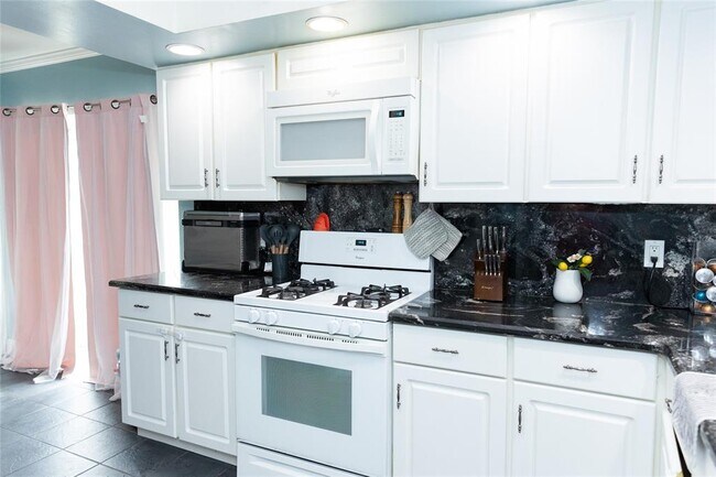Foto del edificio - 488 Newhope Dr