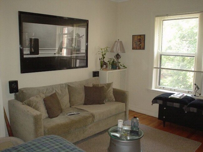 Foto del edificio - 2328 N Lincoln Park W