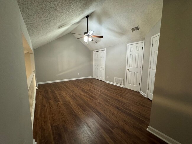 Building Photo - 2 Bedroom 2 Bath End Unit Townhome in Quiet Neighborhood Near I-20
