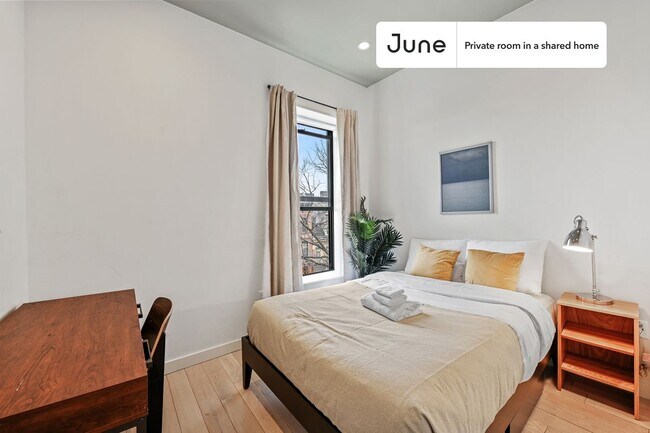 Building Photo - Private bedroom in 6 bed/2 bath Home