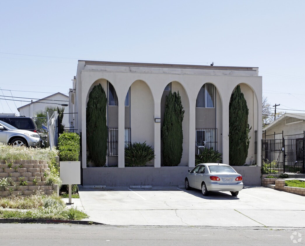 Foto del edificio - 4361 Winona Ave