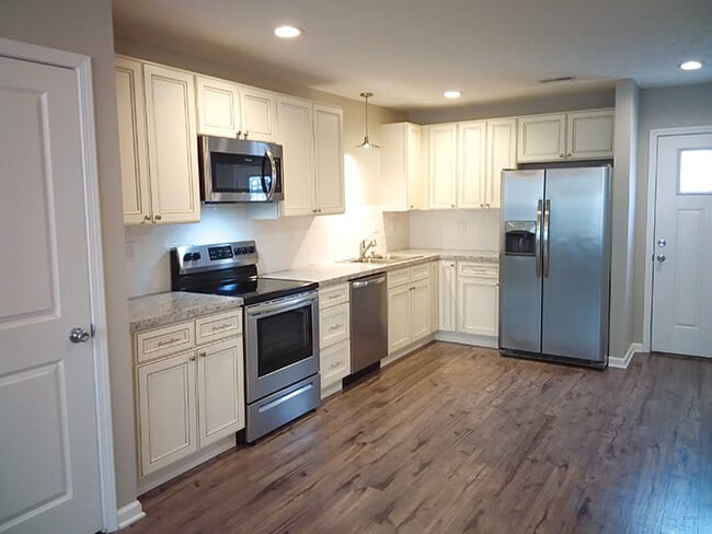 Building Photo - 1108 S Locust St