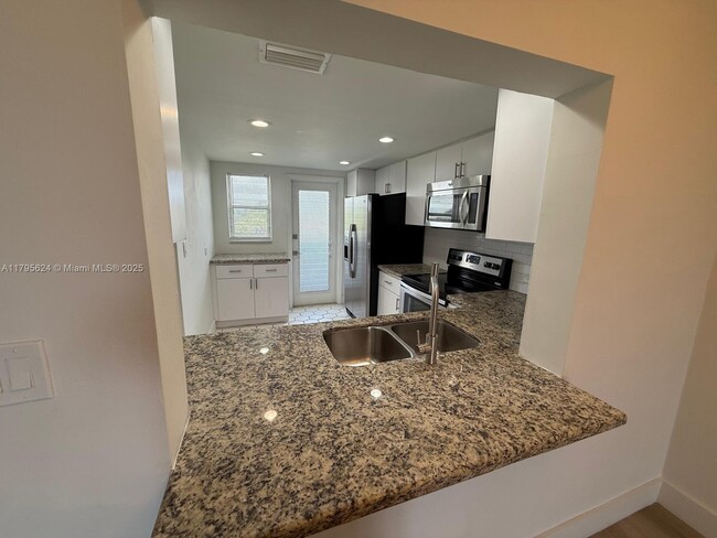 Foto del edificio - 441 NE 195th St