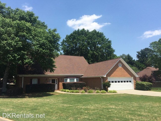 Building Photo - 3 br, 2.5 bath House - 190 North Farm Dr