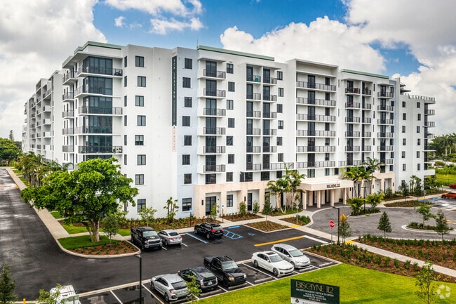 Building Photo - Biscayne 112