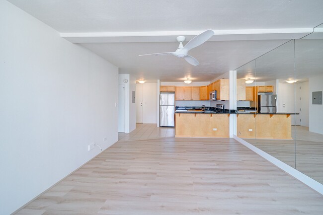 Building Photo - Beautiful, Spacious, Fully Renovated, 1 be...