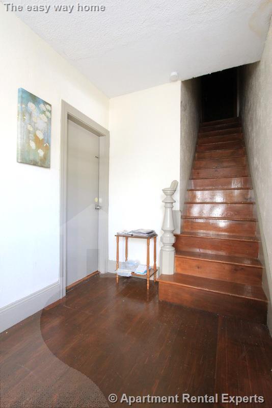 Building Photo - 569 Main St