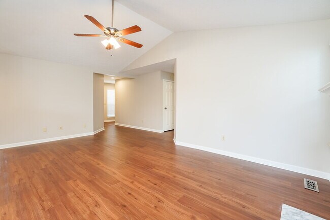 Foto del edificio - 1019 Cedar Creek Village Rd