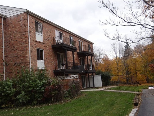 Building Photo - 100 Everhard Rd SW