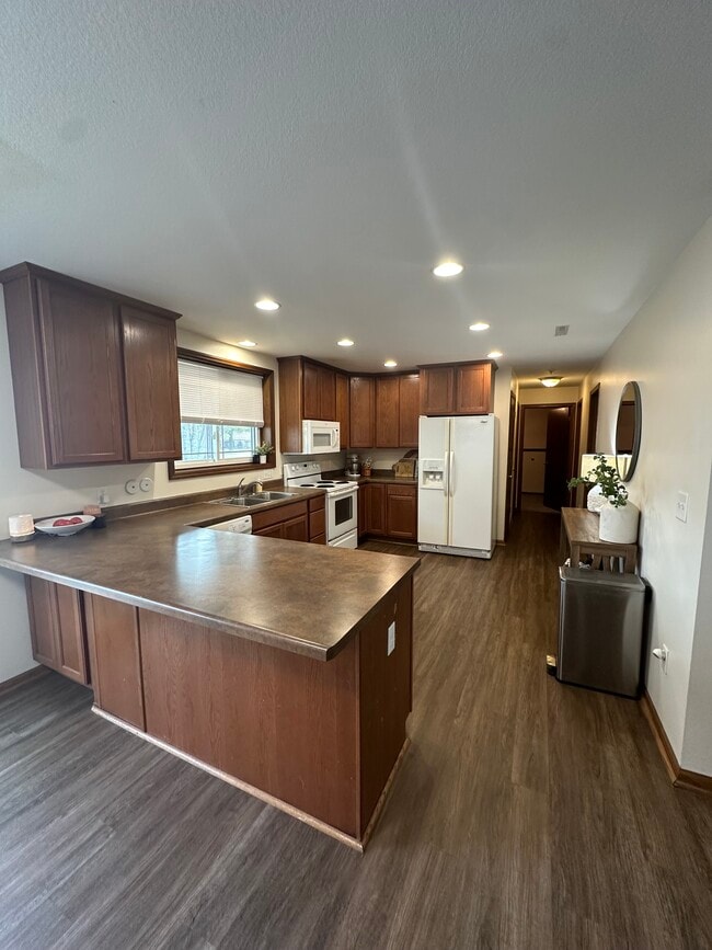 Building Photo - 1412 North Dakota Ave